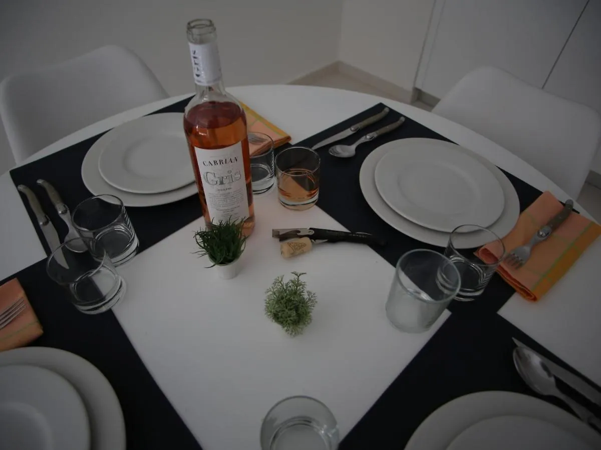 Apartment Superbe 2P Renove Avec Jardin, Piscine Et Proche Mer A Menton - Fr-1-196-164 France