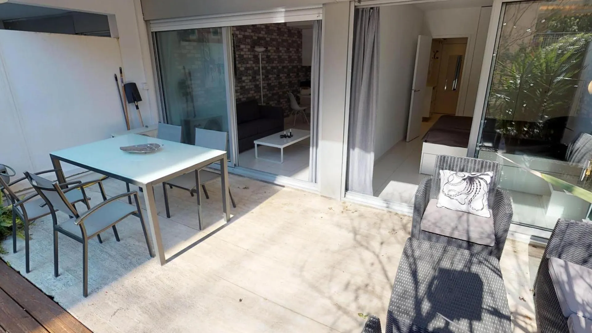 Superbe 2P Renove Avec Jardin, Piscine Et Proche Mer A Menton - Fr-1-196-164 فرنسا
